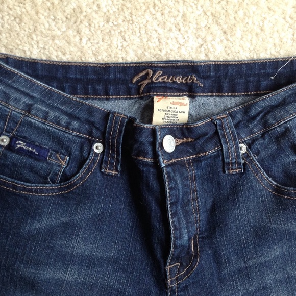 Flavour by Bubblegum Stretch Dark Denim Capri Jean - Picture 3 of 4